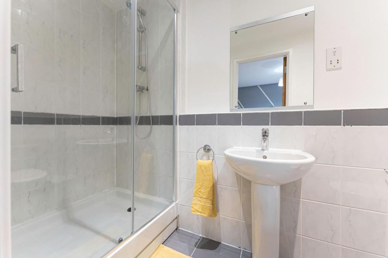 Riley House Spacious City Apartment كوفنتري المظهر الخارجي الصورة